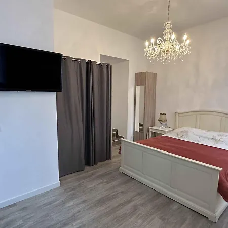 Situe Dans La Gallia Historique Apartamento *